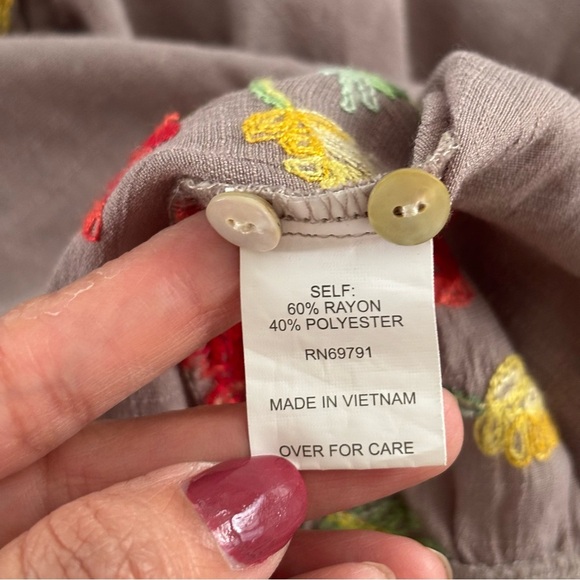 Fig and Flower Anthropologie Taupe Blouse with Vibrant Floral Embroidery - Picture 9 of 12